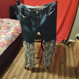 Ladies jeans with fringes made by hand.
